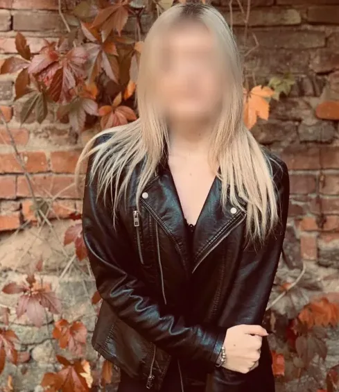 Claudia, 32