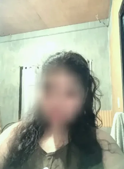 Laura, 20