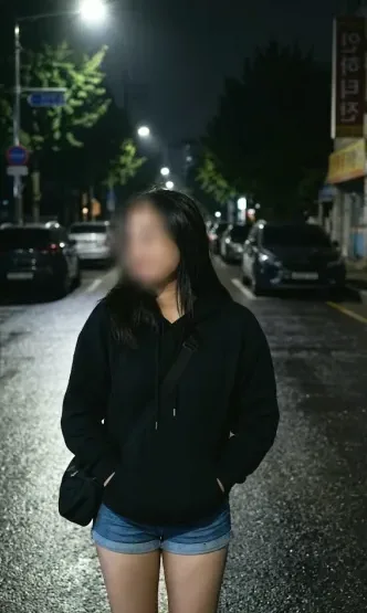Manuela, 27