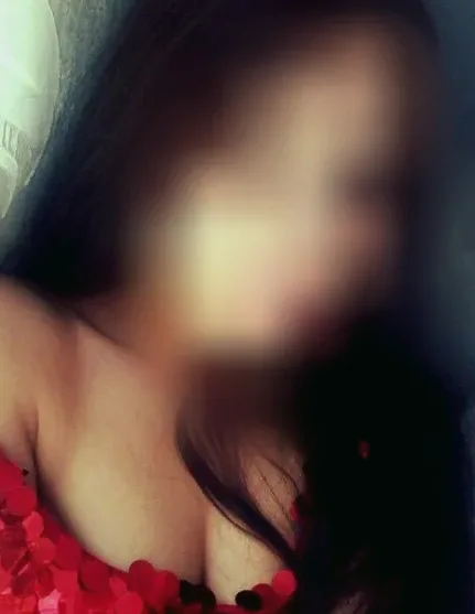 Manuela, 30