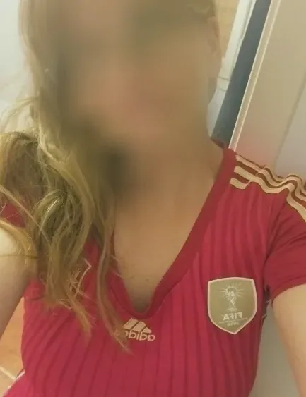 Mia, 35