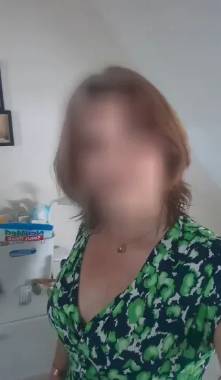 Vivien, 33